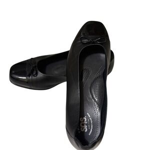 SAS Comfort Flats Sleek Design, a perfect choice for someone with a foot problem